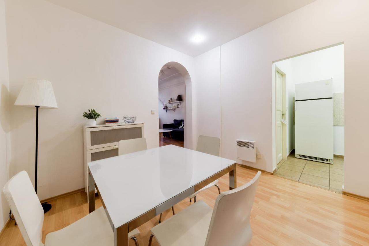 Curiosity Apartments Прага Экстерьер фото