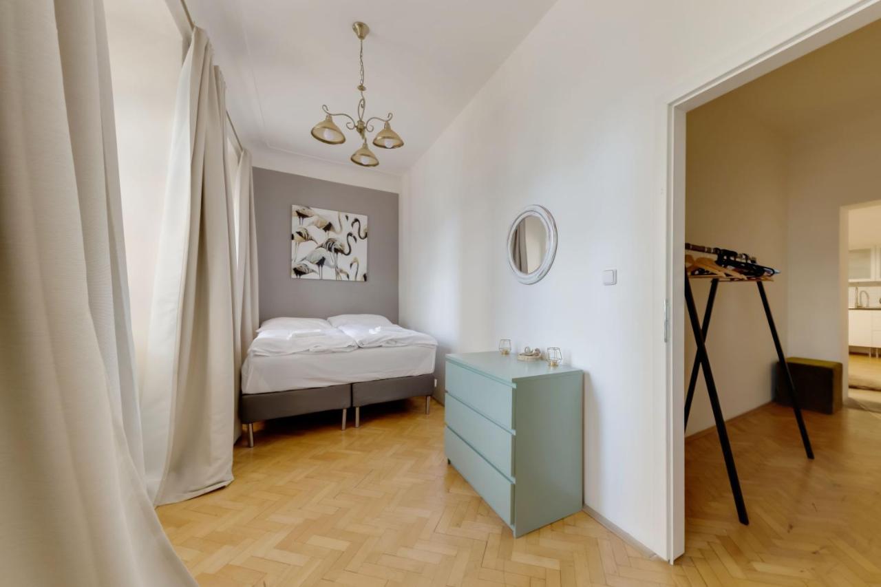 Curiosity Apartments Прага Экстерьер фото